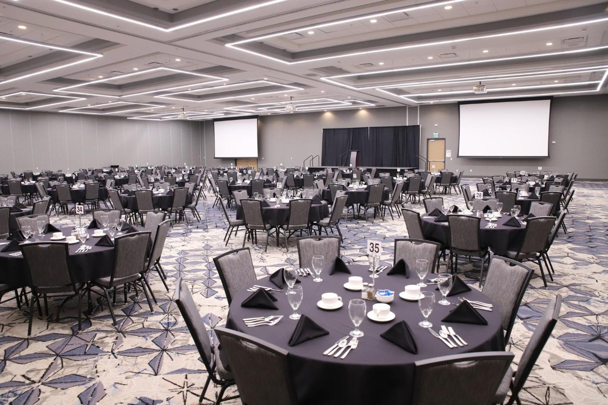 Holiday Inn & Suites Cedar Falls-Waterloo Event Ctr By Ihg Dış mekan fotoğraf