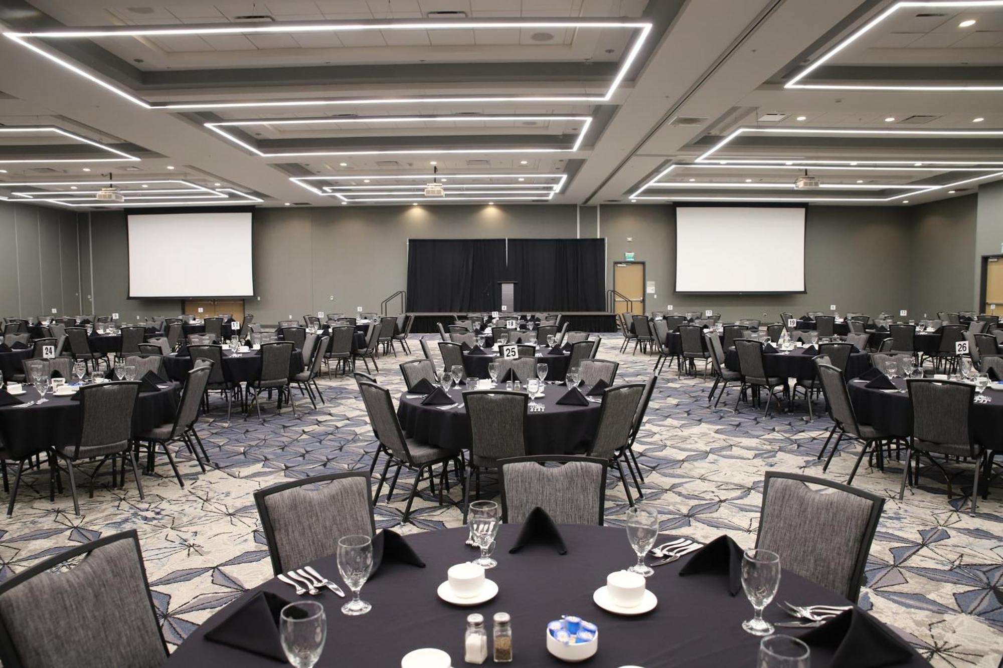 Holiday Inn & Suites Cedar Falls-Waterloo Event Ctr By Ihg Dış mekan fotoğraf