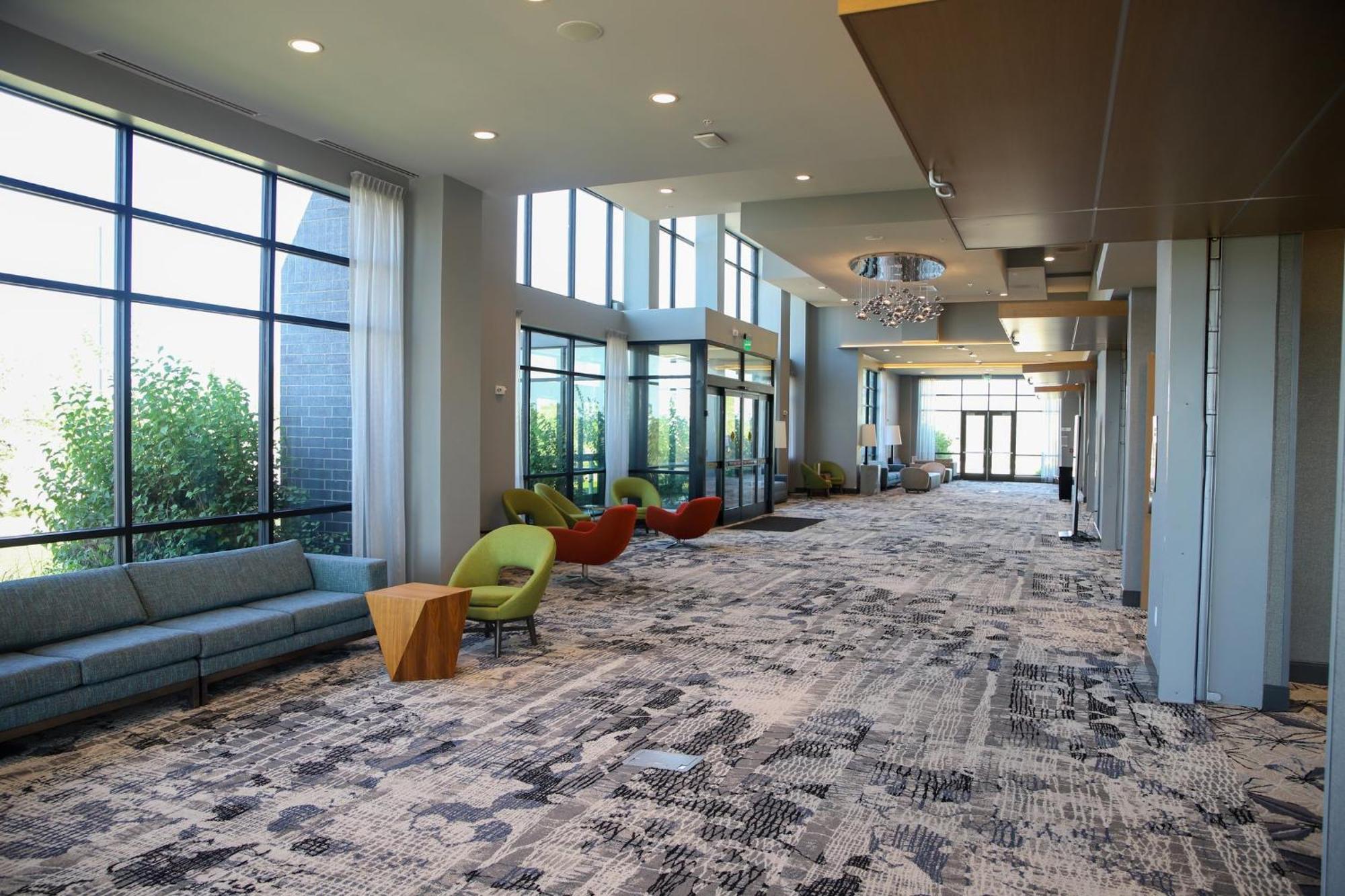 Holiday Inn & Suites Cedar Falls-Waterloo Event Ctr By Ihg Dış mekan fotoğraf