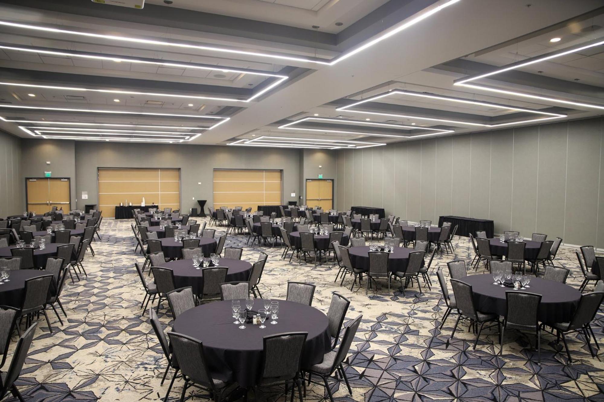 Holiday Inn & Suites Cedar Falls-Waterloo Event Ctr By Ihg Dış mekan fotoğraf