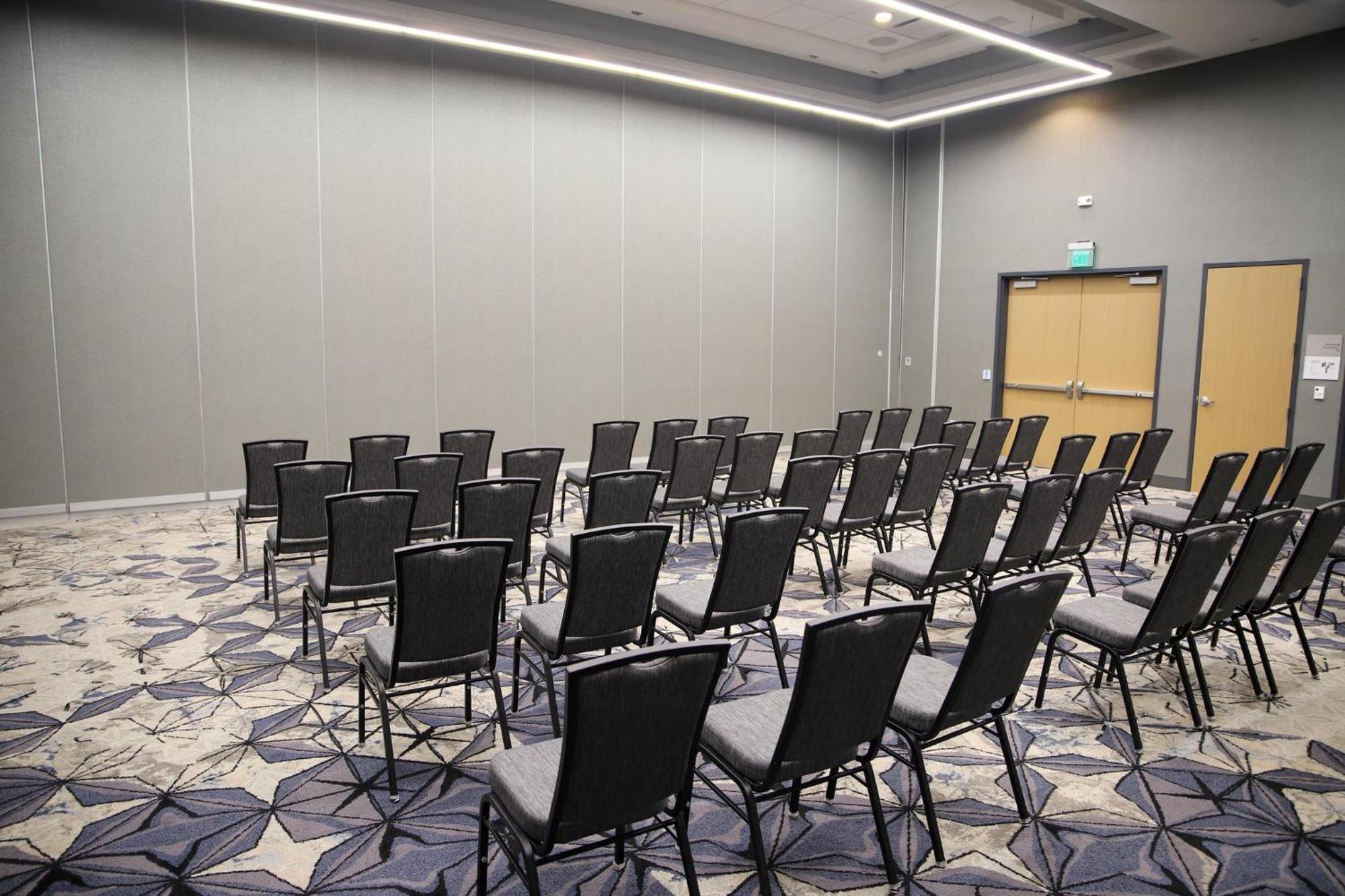 Holiday Inn & Suites Cedar Falls-Waterloo Event Ctr By Ihg Dış mekan fotoğraf